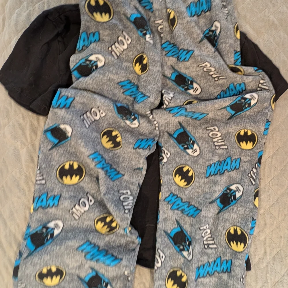 Gap Kids Size 8 Black T-Shirt and Batman Gray Pajama Set